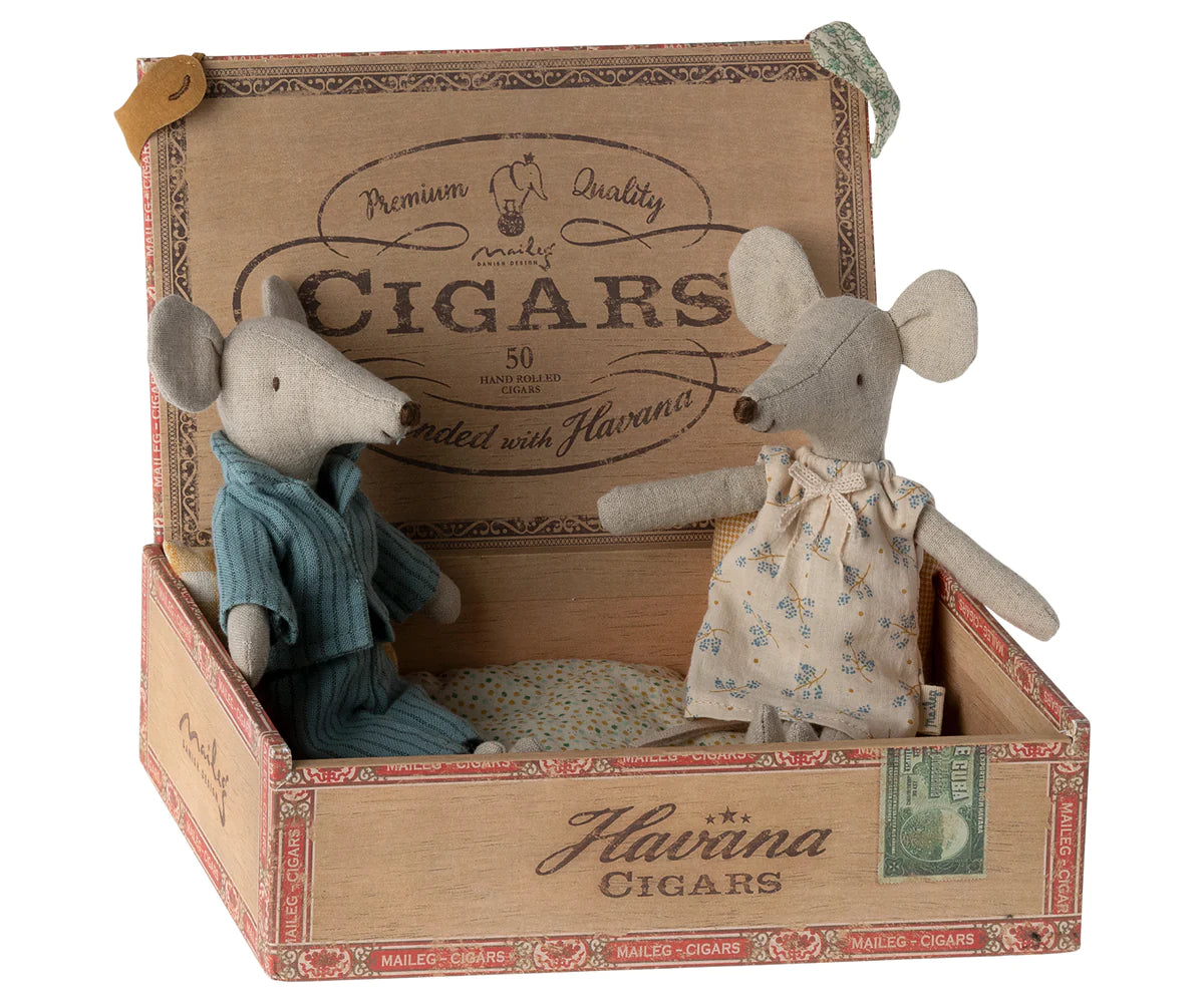 Mum and Dad in Cigar Box